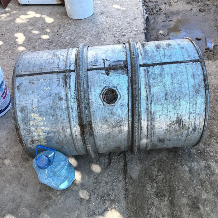 Продавам 200 л варел