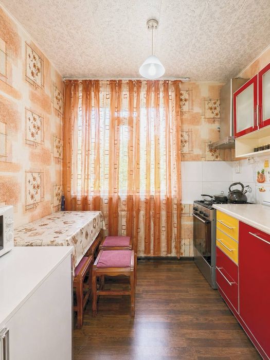 Продам 3 ком на Максима Горького метро Буюк Ипак Йули