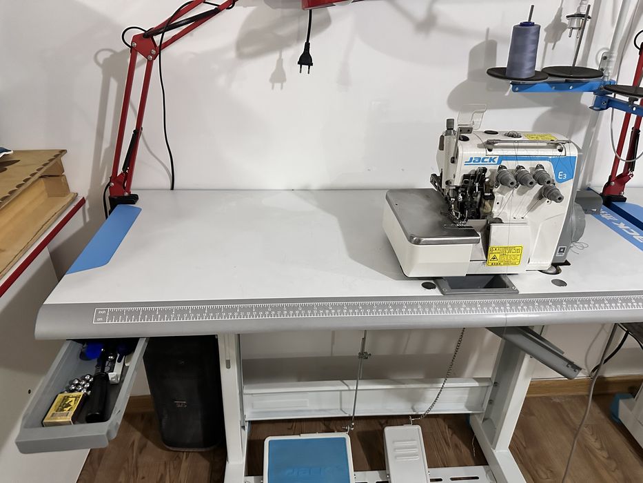 Оверлок новый Jack E3