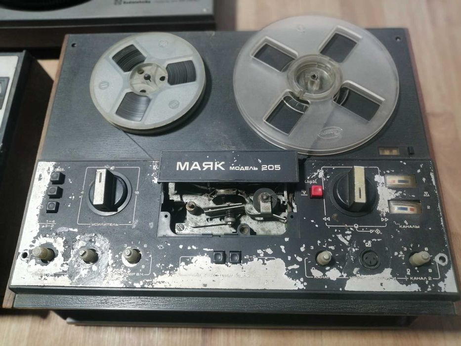 Продам магнитофоны , проигрыватели.