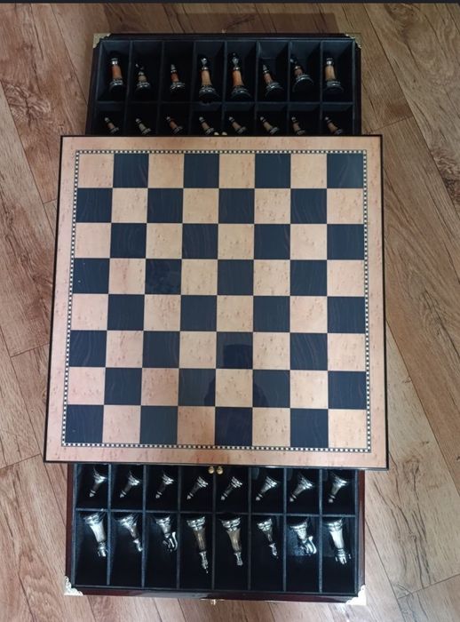 Шахматы подарочные металлические