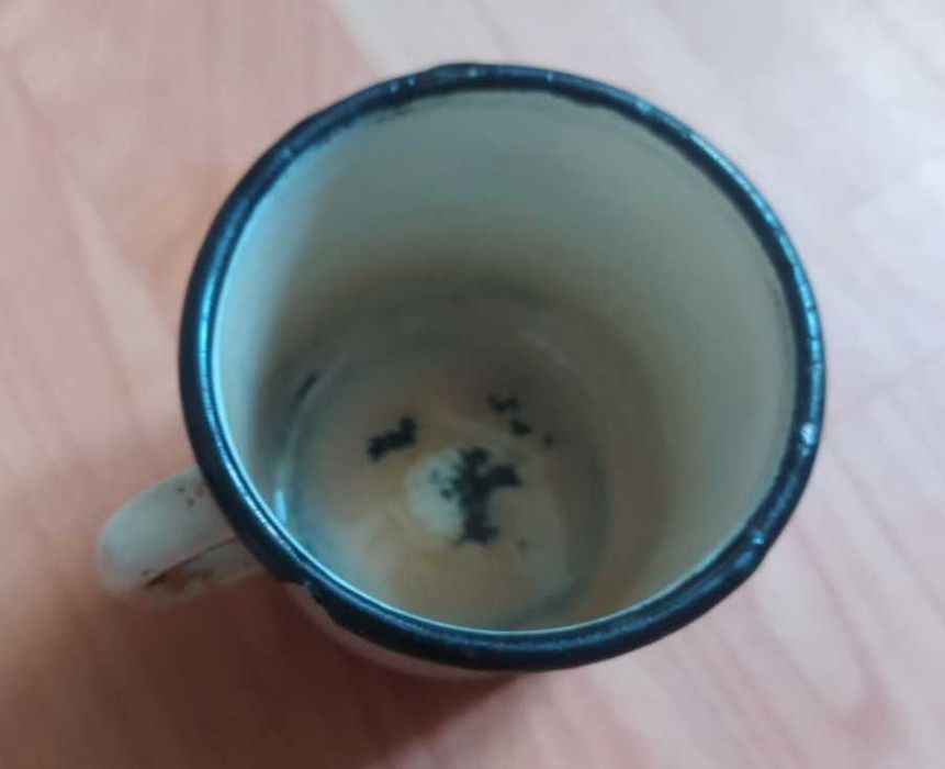 Эмалированная кружка белая