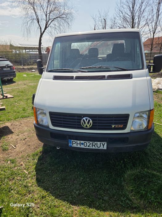 Autoutilitara cu macara