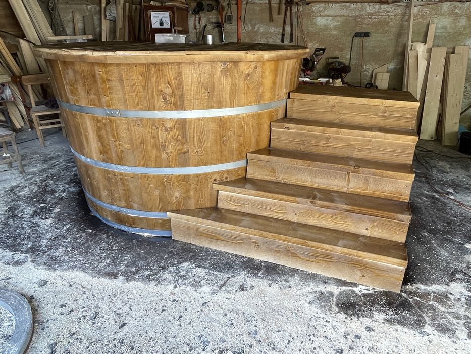 Ciubăr cu podium din lemn