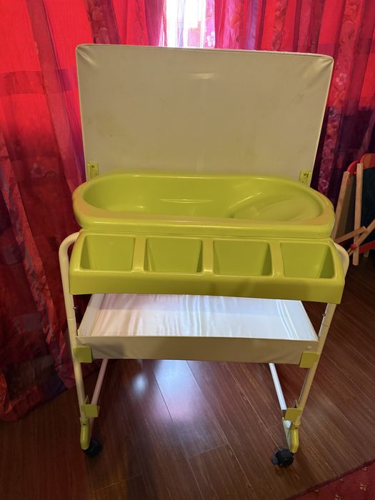 Продам детскую ванночку с пеленальным столиком