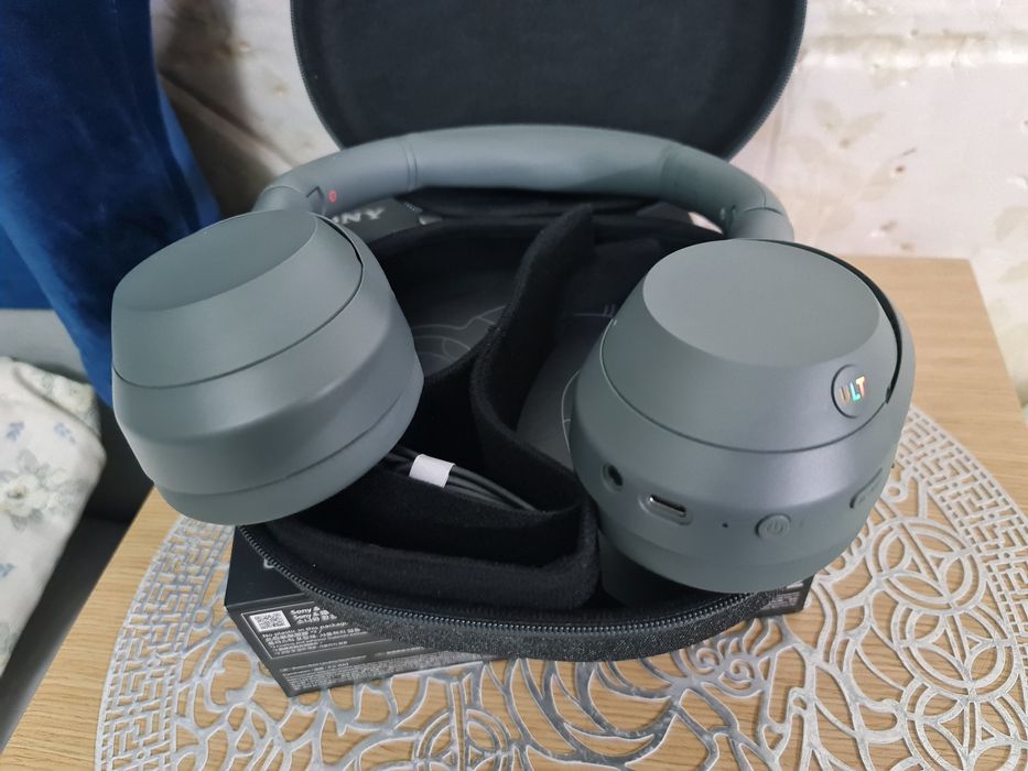 Наушники Sony ULT новые.