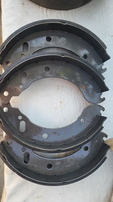 Тормозные колодки на Газ барабанные