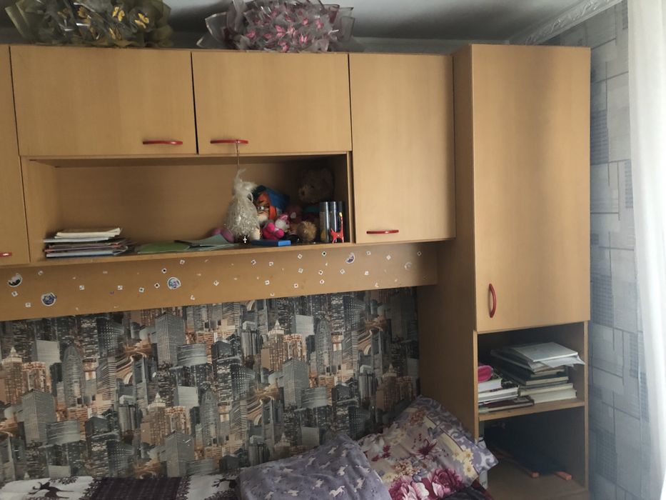 Стенка с кроватью