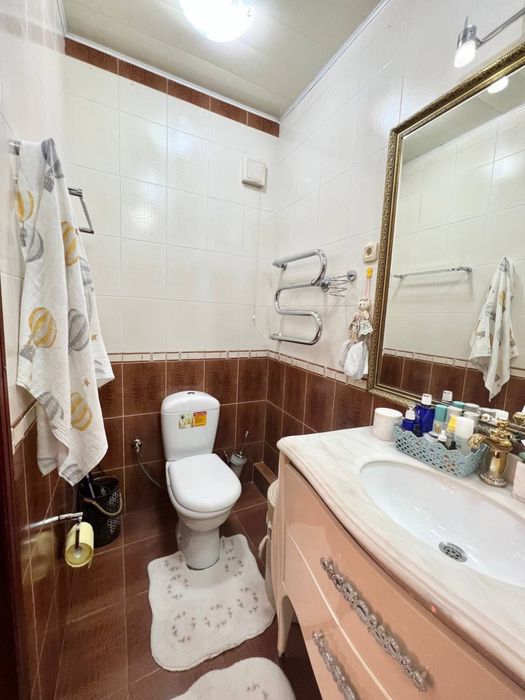 Аренда Oybek Куча Госпиталка 6комната 250кв Акуратний Одамларга берила