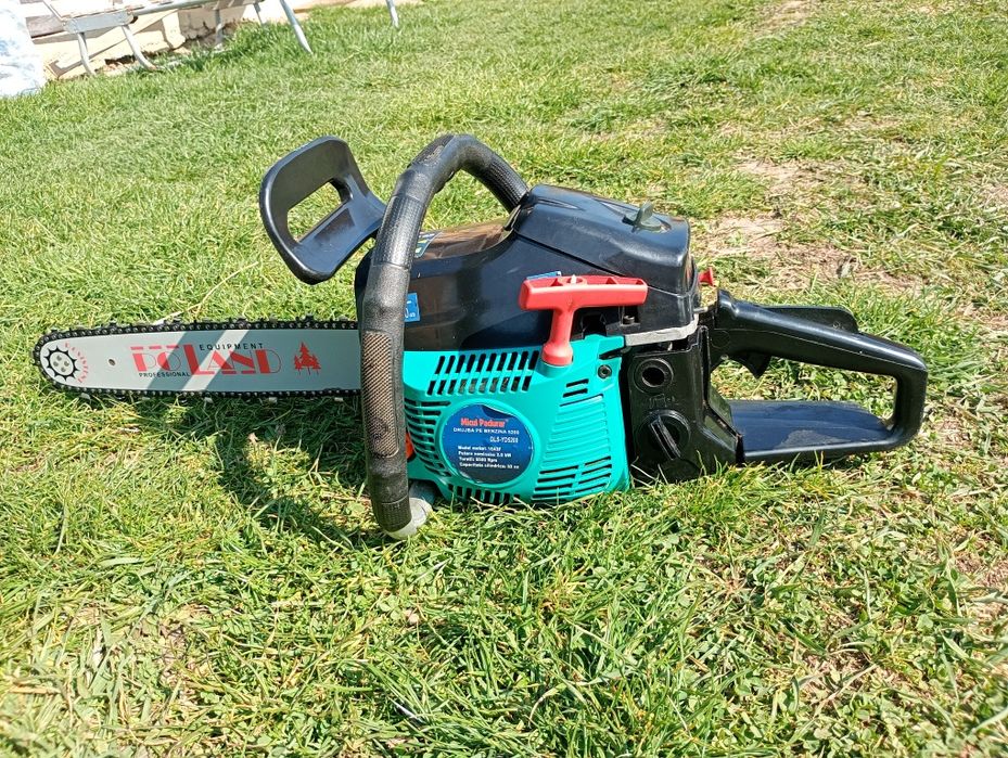 Vând Drujba Micul Pădurar In Stare De Funcționare preț 200 lei fix