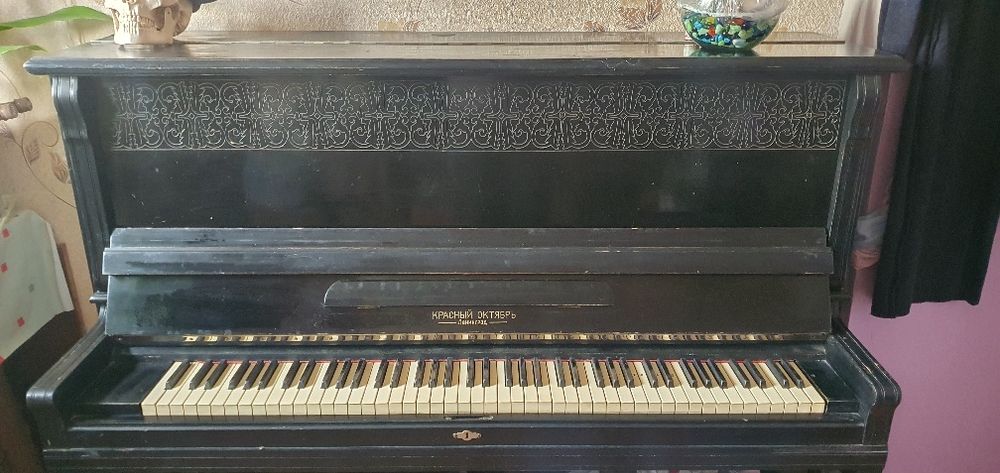 Продаётся пианино 500т срочно.м Хамза