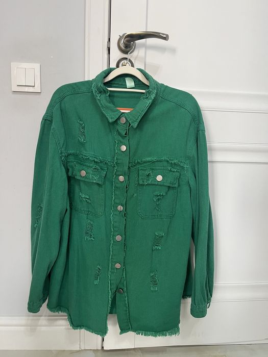 Стильная зеленая рубашка оверсайз