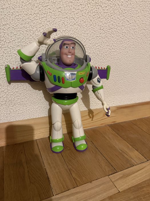 Buzz lightyear Базз Лайтер история игрушек оригинал