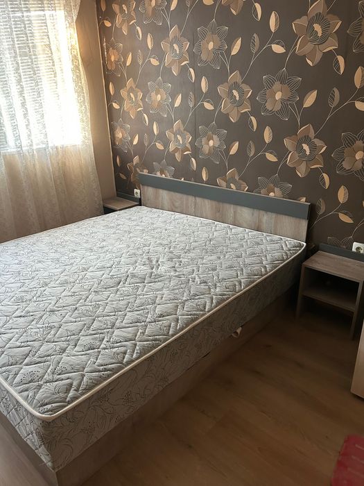 Спалня с нощни шкафчета