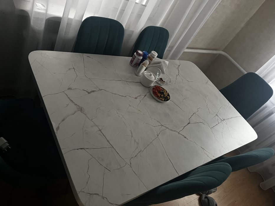 Продам кухонный Стол и стулья