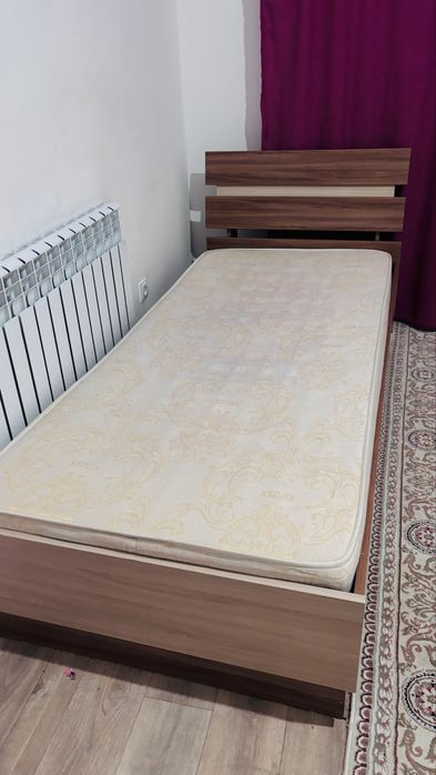 Кровать с матрасом 200*90см