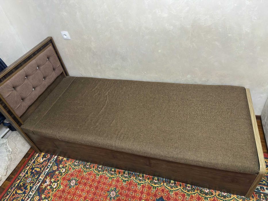 Кровать односпальная с механизмом сундук