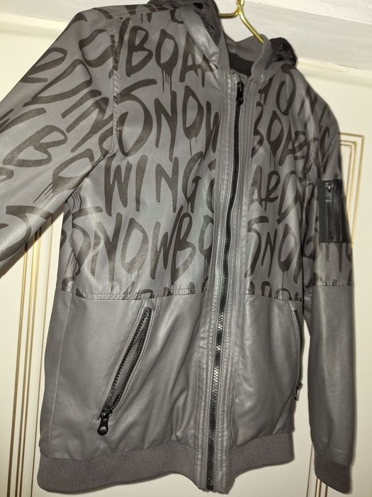 Продам  куртку на мальчика  12-13 лет