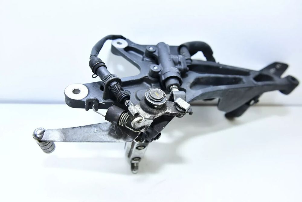 2010 2013 HONDA CBF 1000F PARTEA DREAPTĂ SUPORT PICIOARE CUIER