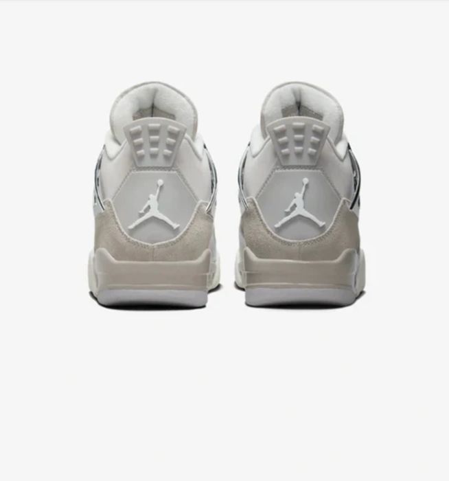 Vând pereche de jordan 4 Frozen moments