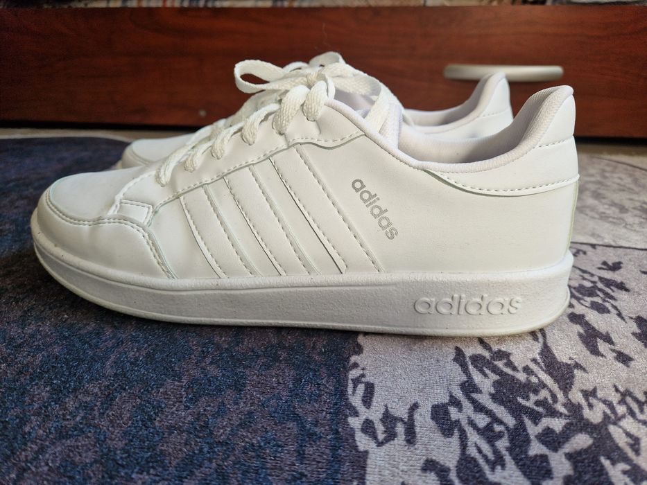 Обувки Adidas бели