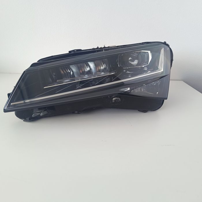 Ляв фар за SKODA SUPERB III (3V3)(3V5) B8 - 3V1941015D 3V1941015E 2019-2024