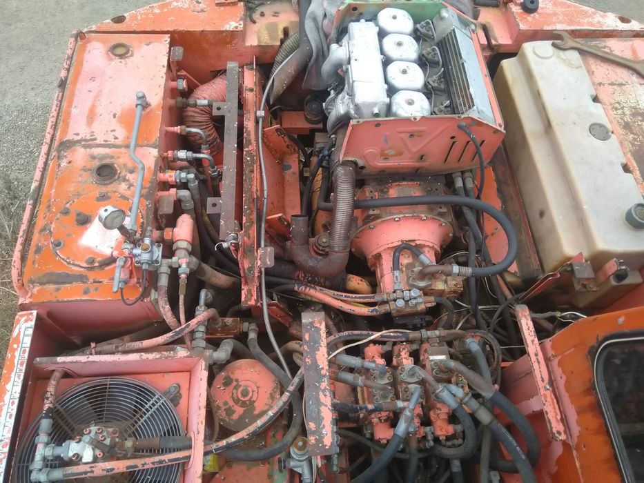 Продам экскаватор требует вложении