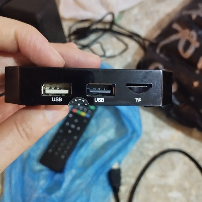 Смарт бокс,почти новый,мало пользовались оригинал..