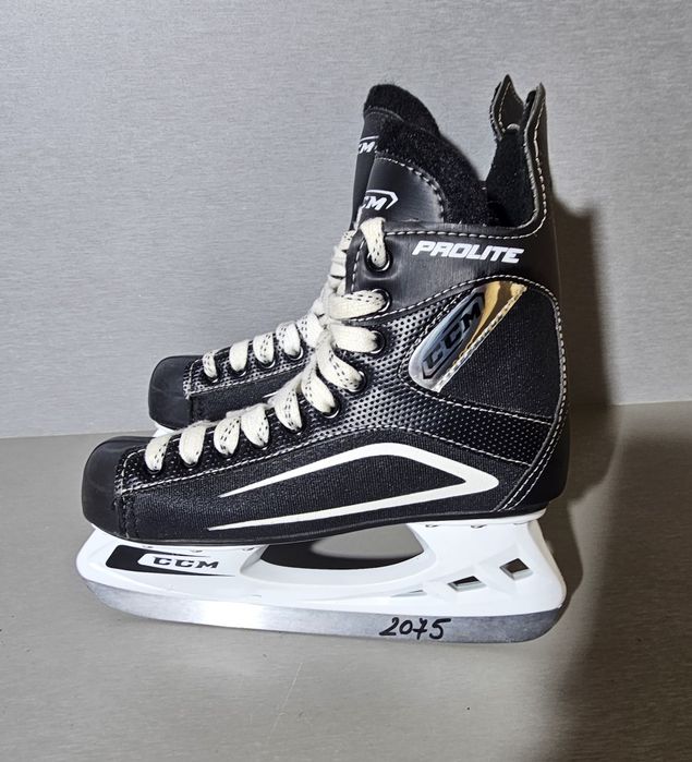 Patine 2075 hochei hockey CCM   marime  38-39  (25    cm lungime interioara)