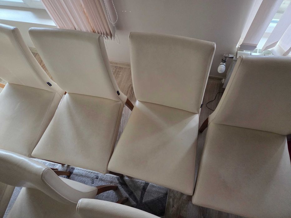 Столове за трапезна маса