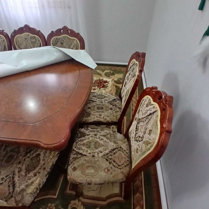 Продам гостиничный стол со стульями