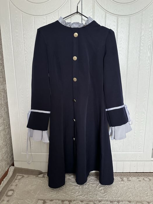 Школьное платье с капроновыми манжетами