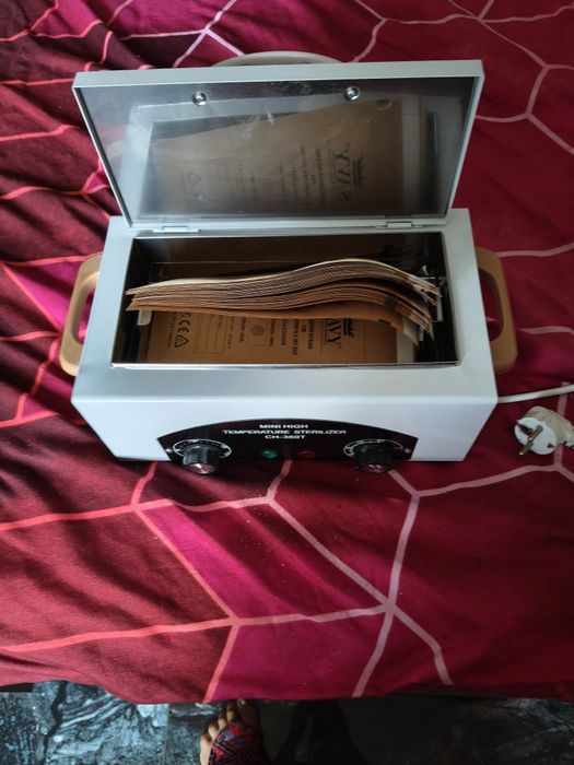 Vând set complet  pentru unghii