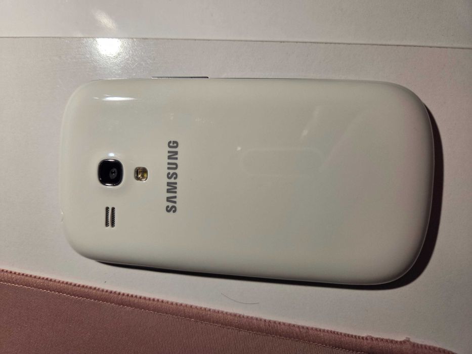 Sasmung Galaxy S3 Mini в отлично състояние! С подарък кожен калъф