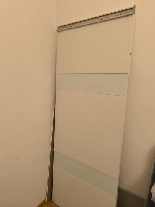 дверь Geona на рельсах