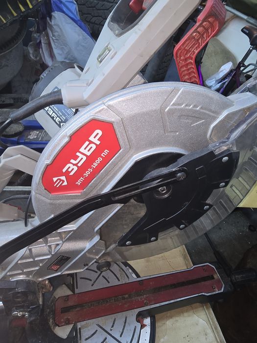 Продам торговую пилу.