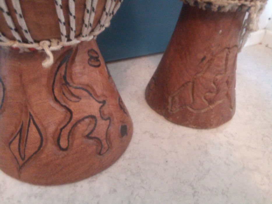 Doua vechi tarabane, lemn esență tare