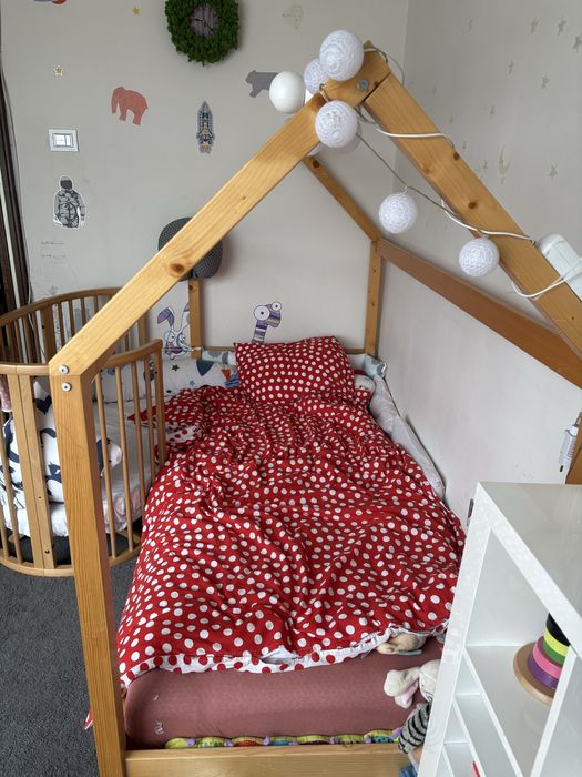 Pat montessori tip casuta lemn natur 90x200 cu saltea inclusa