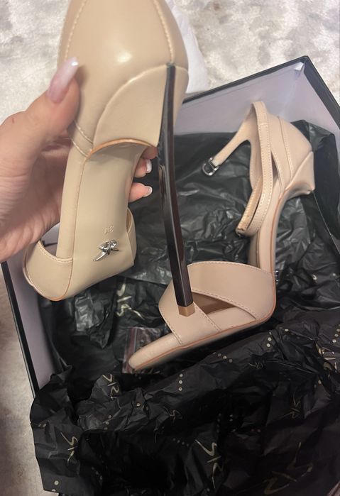 Бежови токчета Стоян Радичев