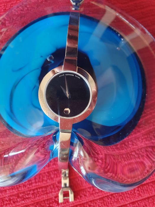 Щвейцарски дамски часовник MOVADO