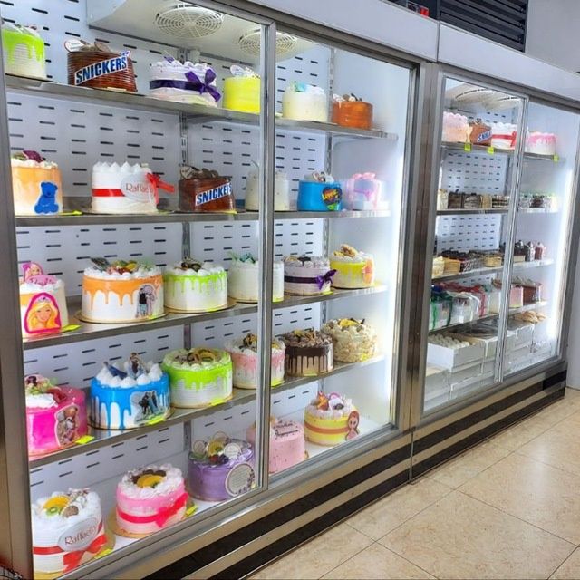 Vitrina holodilnik sotiladi 1000$ holati a'lo