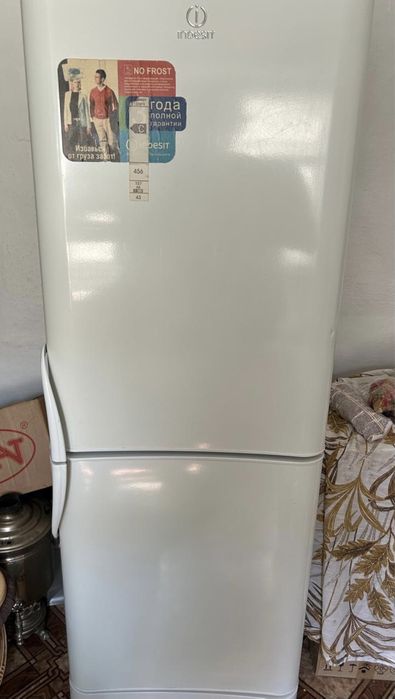 Холодильник «Indesit»