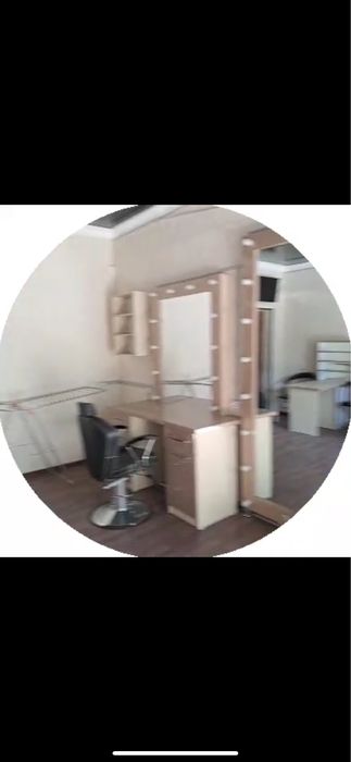 Парикмахерские кресла в отличном состояние