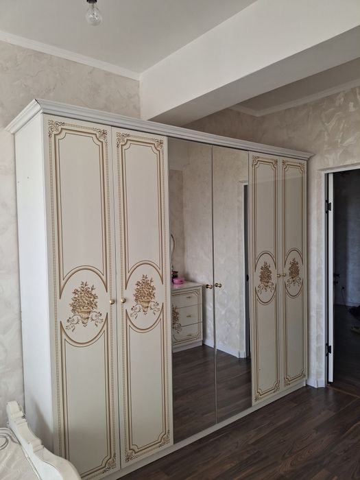 Спальный гарнитур сатылады