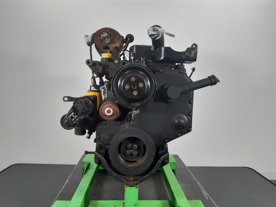 Uniterra Group Srl ofera motor Cummins BTAA 5 9C second hand incarcator frontal JCB 436HT