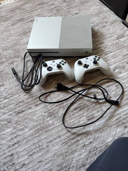 Xbox one s.Vând urgent!!!