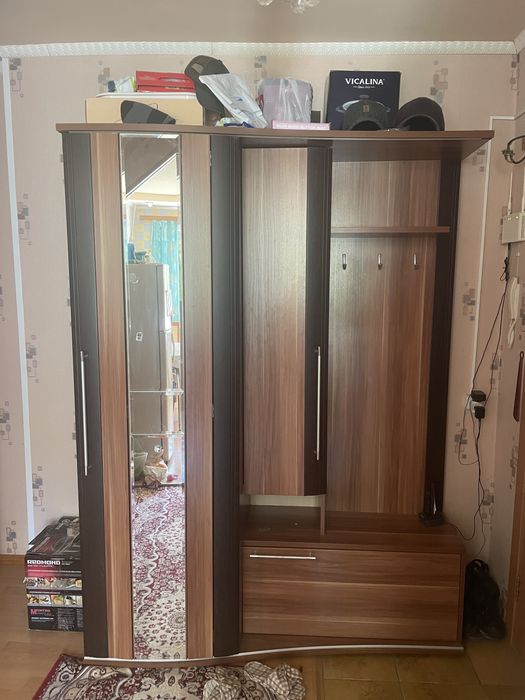 Продается шкаф-стенка в прихожую