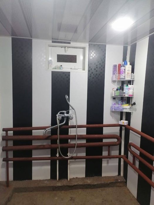 Продается дом с большим участком земли.