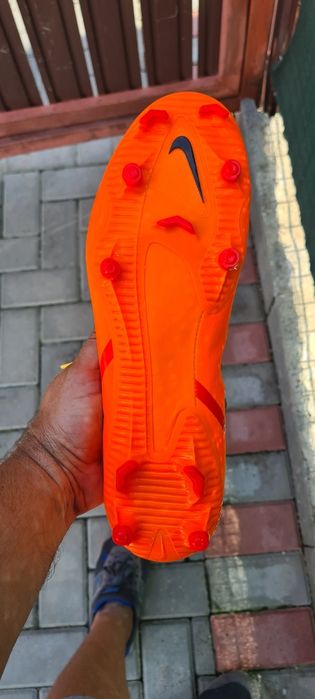 Ghete de fotbal pentru iarba