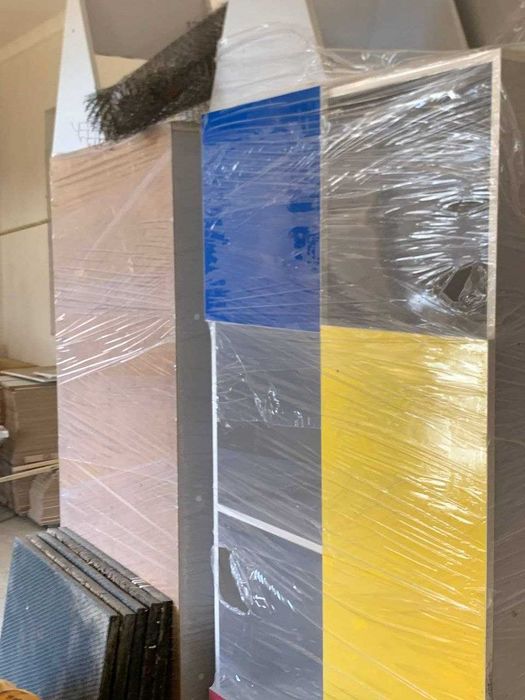 Болалар боғчаси учун таёр мебель бор.